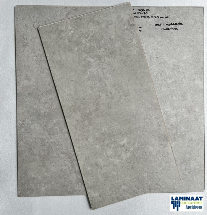 Pvc click Grote Tegel Beton Hellgrau met intgreerde ondervloer