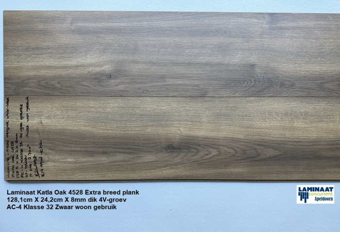 Laminaat Katla Oak 4528 24cm XL Extra breed €19,95m2