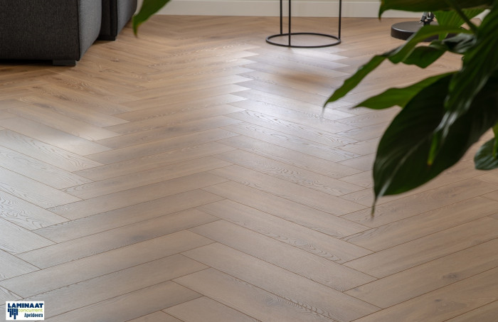 Visgraat Laminaat Natuur Eiken 8mm dik €16,95p/m2