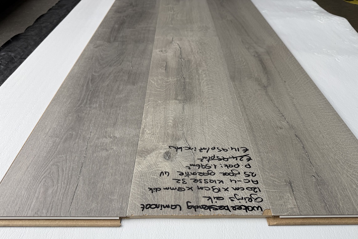 Waterbestendige Laminaat Grijs Eik 8mm dik €14,95p/m2 - Afbeelding 4